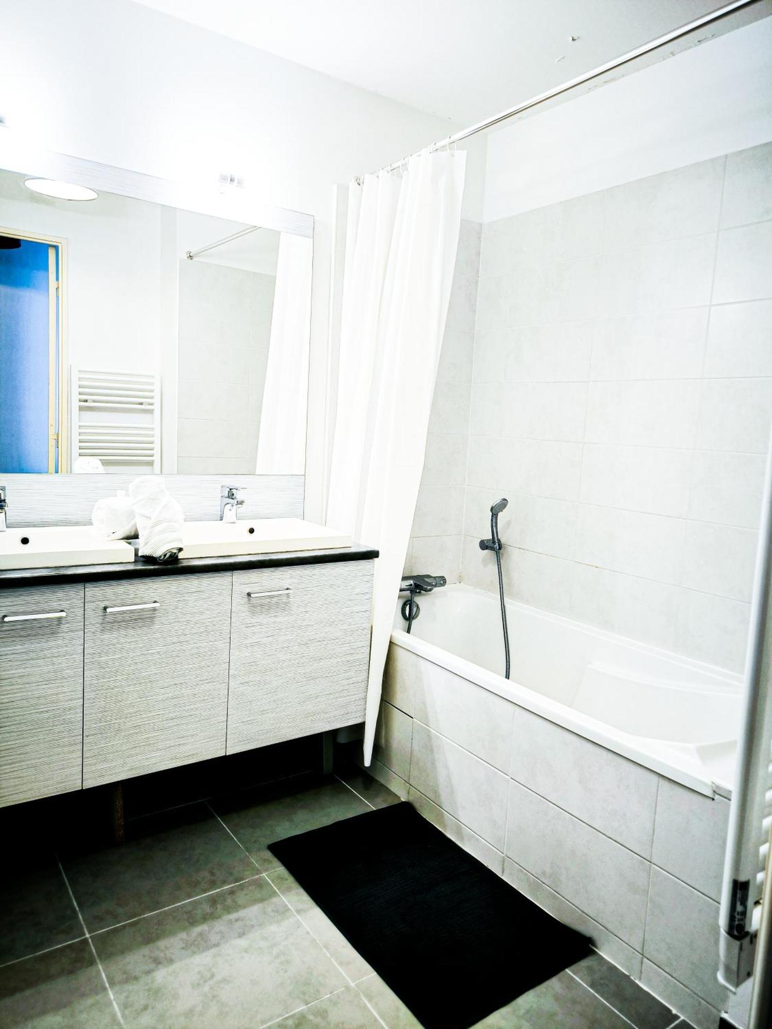 Ferienwohnung L'Instant Aixois T3 Situe A Aix La Duranne Aix-en-Provence Exterior foto